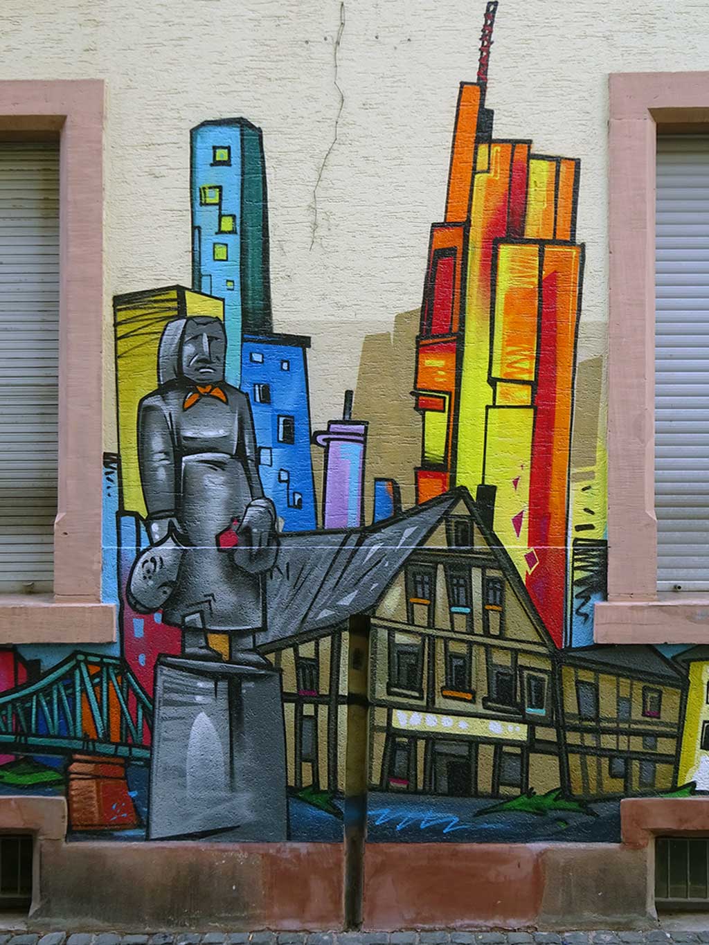 Hauswand mit Frankfurter/Sachsenhäuser Motive wie Ebbelwei-Expreß, Frau Rauscher, Henninger Turm und Skyline