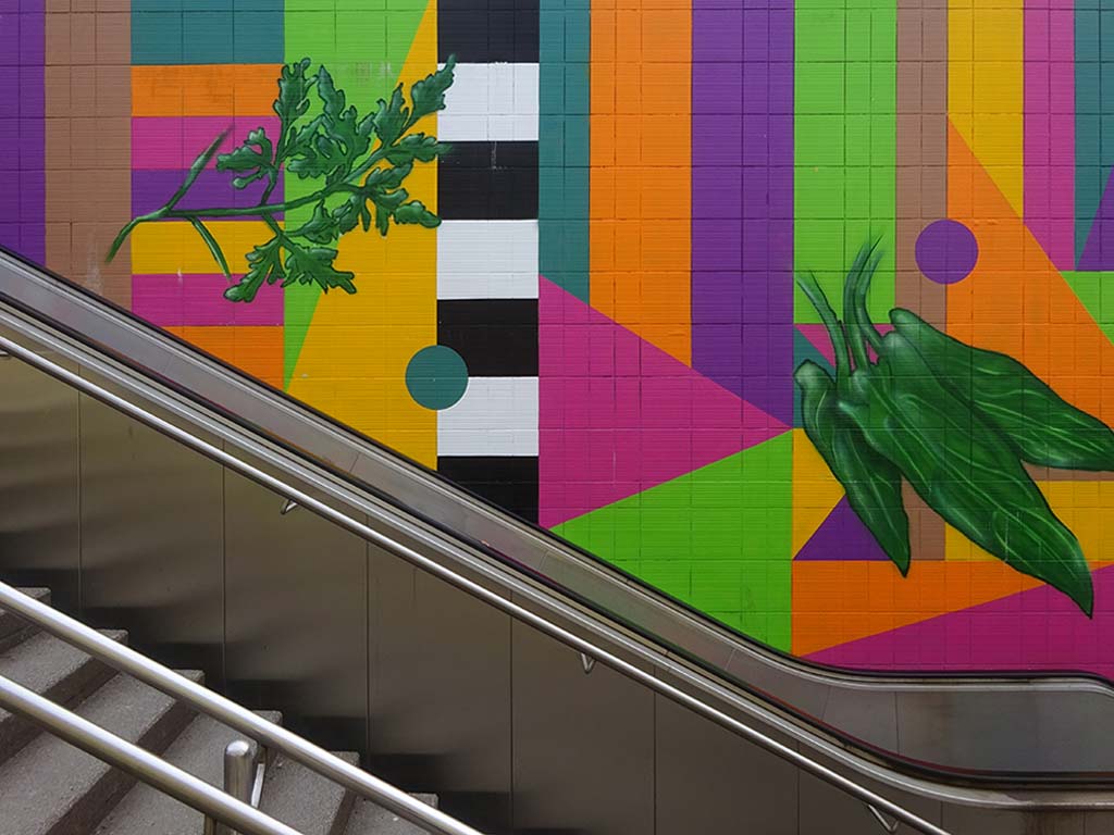 Fläche an S-Bahn-Station Mühlberg thematisiert die 7 Kräuter der Frankfurter Grünen Soße