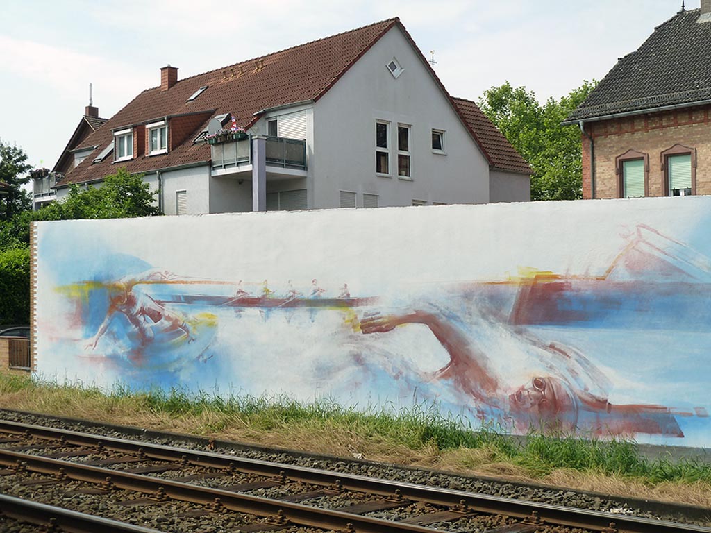 40 m breite Wand mit Sportmotiven zu Fußball, Hockey, Radfahren, Rudern, Schwimmen und Tennis