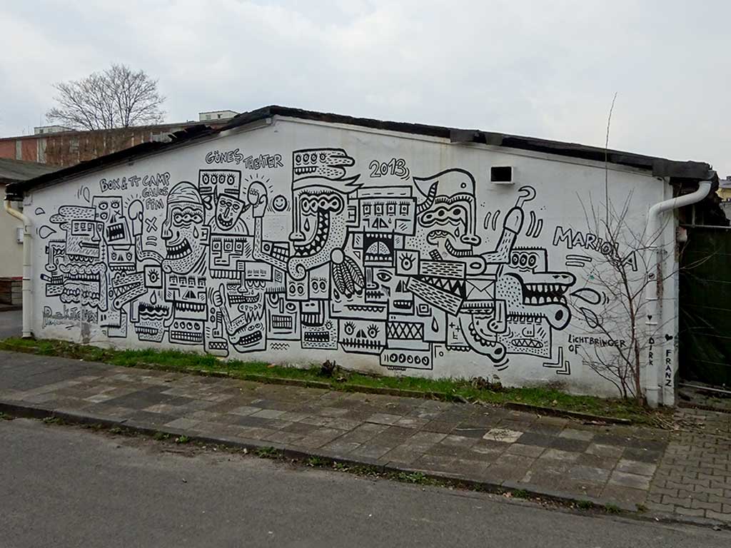 Monochrom gestaltete Motivwelt die aus vielen kleinen Figuren besteht