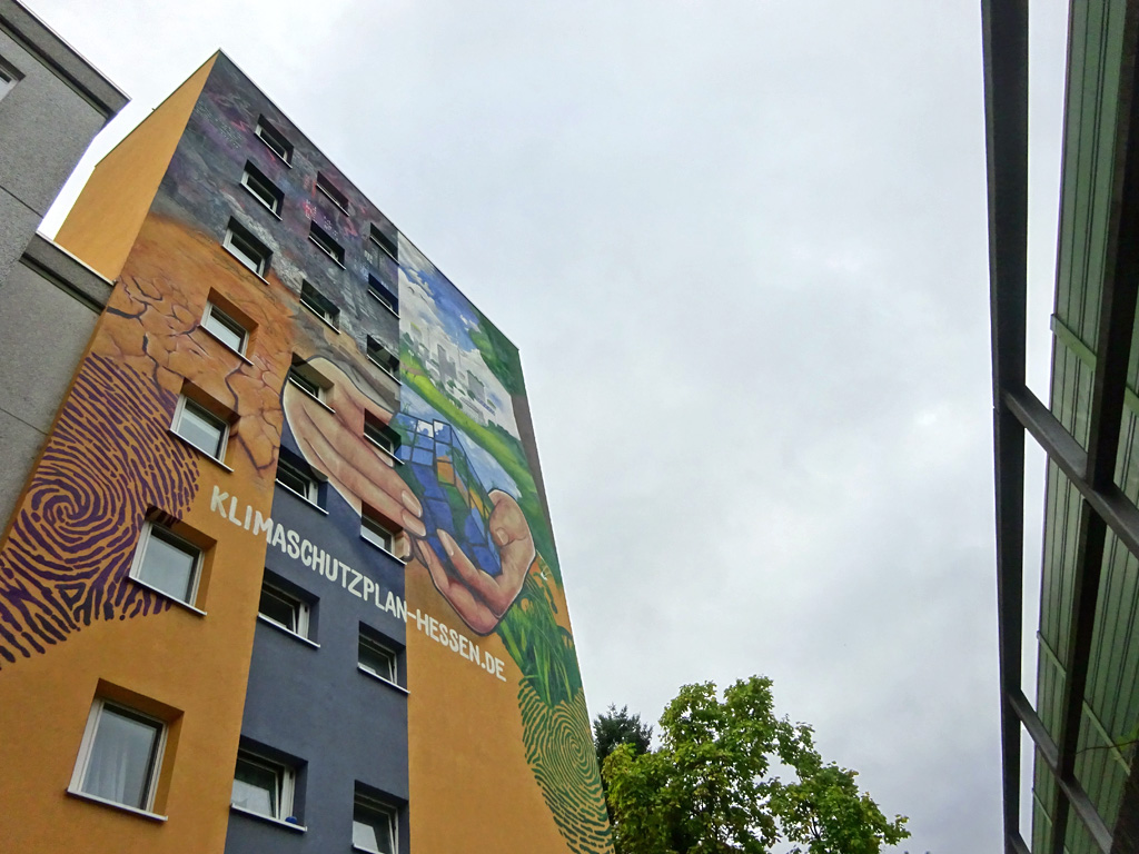 Mural thematisiert zwei Zukunftsszenarien der Erde