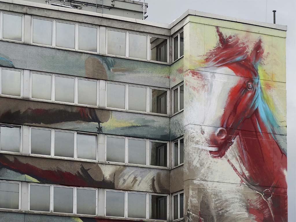 Rodeo-Mural mit Cowboy, Pferd und Rind