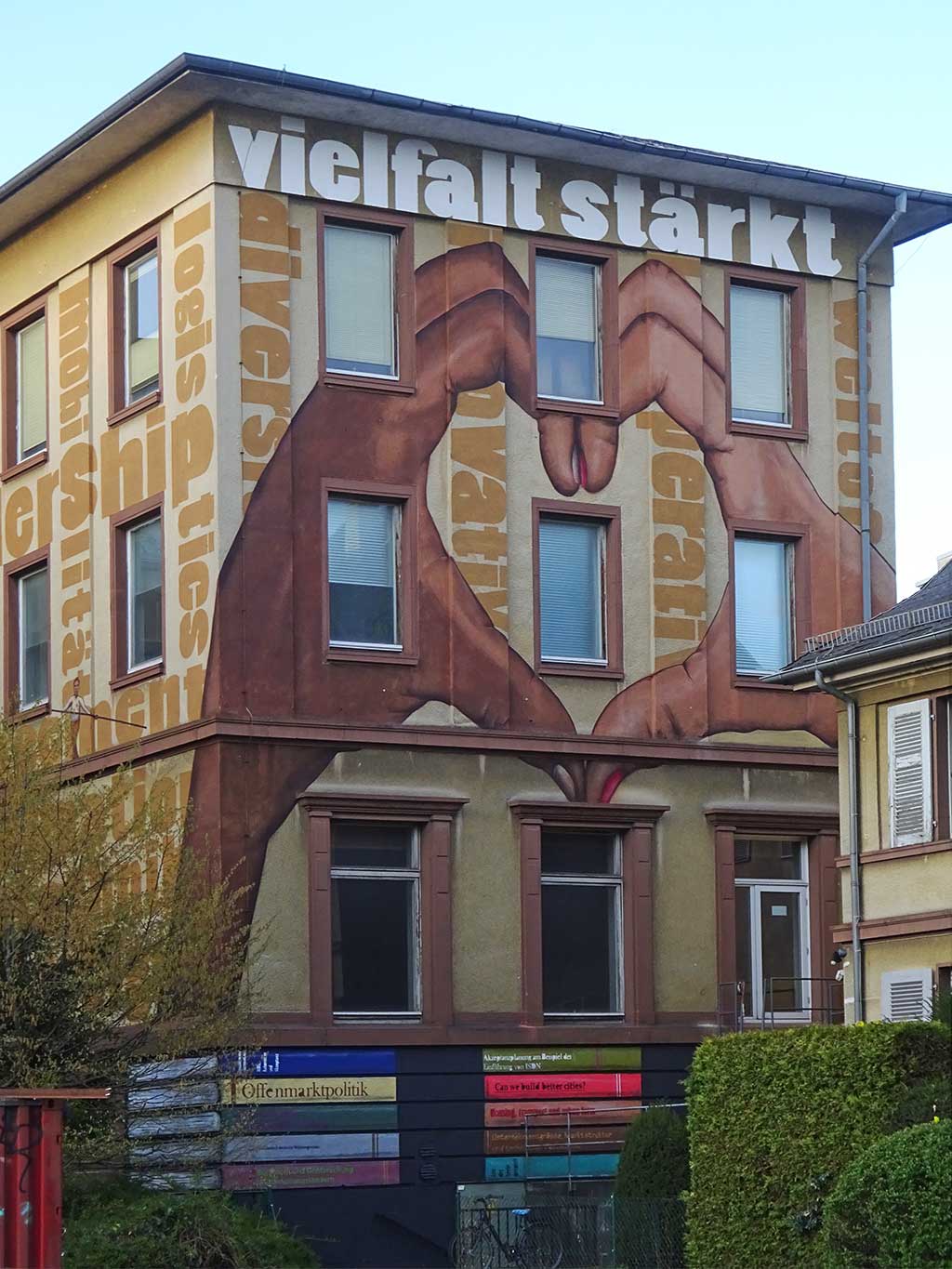 Mural der Frankfurt University of Applied Sciences thematisiert Bildung, Wissen und Vielfalt